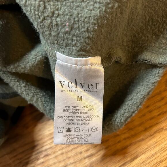 Velvet by Graham & Spencer for Anthropologie Green Camo Puff Sleeves Top Medium - Picture 4 of 5